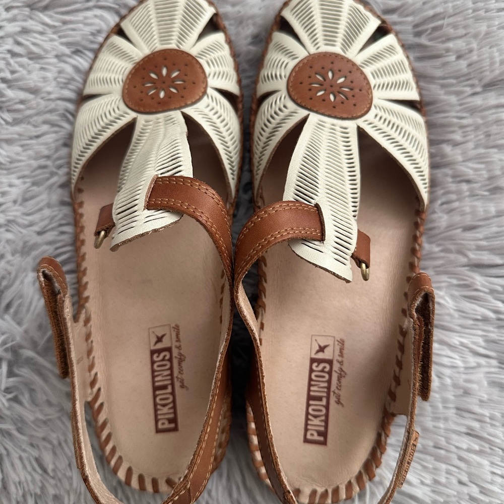 PIKOLINOS Women's Tan and Cream Sandals